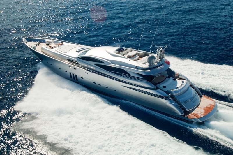 Yacht MISTRAL 55, Pershing (Ferretti Group) | CHARTERWORLD Luxury ...